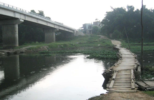 5 năm chưa xong cầu Văn Phương