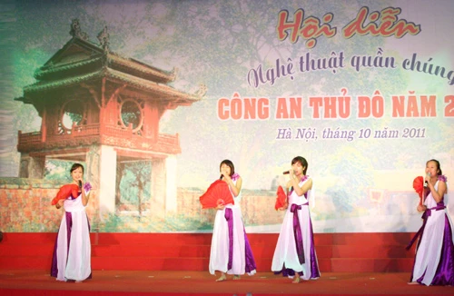 Ngỡ ngàng phẩm chất nghệ sĩ trong người chiến sĩ