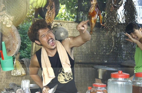 Huy Khánh mở cửa hàng… bán thịt chó