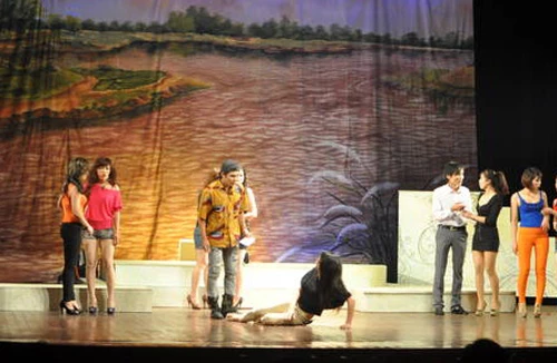 “Khi hoa nở trái mùa”