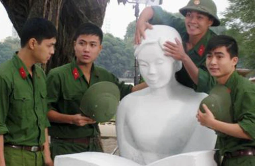 “Mùi cỏ cháy” được đặc cách tranh giải “Bông Sen Vàng”