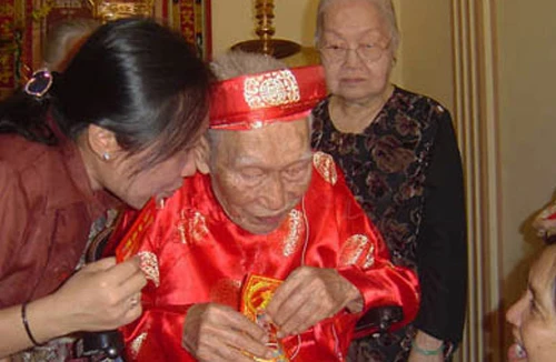 Hà Nội tặng quà tết các đối tượng chính sách