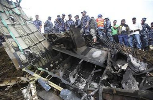 Bay lên đỉnh Everest, 19 người thiệt mạng