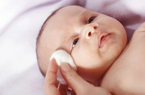 Đoán bệnh qua đôi mắt trẻ 