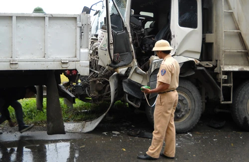 Tai nạn nghiêm trọng trên QL 21B