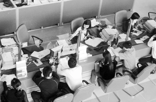 Chính sách tiền tệ: Áp dụng nhiều biện pháp mạnh