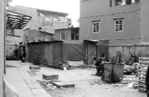 Làm nhà trên sân chơi chung