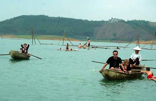 Thả hồn trên Thác Bà