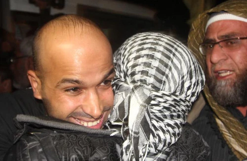 Israel trả tự do cho 550 tù nhân Palestine