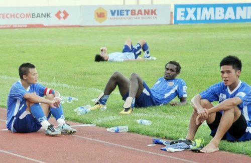 CLB Hà Nội ACB: Chưa đá đã biết xuống hạng 