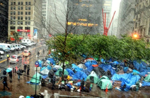 Bám trụ trong bão tuyết