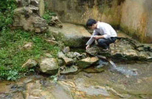 Bệnh ma làm và lời nguyền mó nước