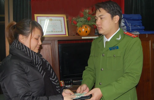 3 em gái không tham của rơi