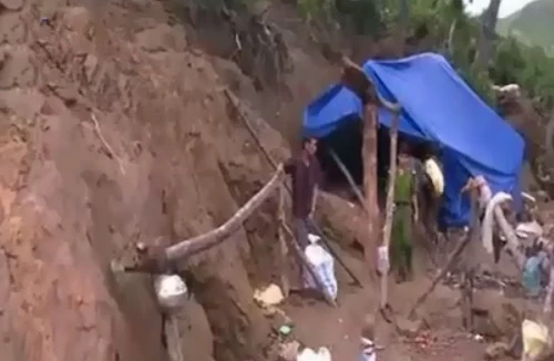 "Vàng tặc" ngang nhiên phá rừng, cướp rẫy