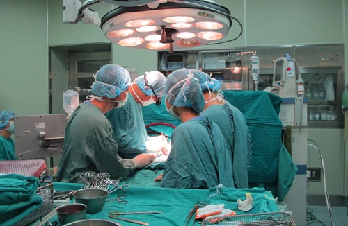 Gần 20 năm chung sống với trái tim dập nát