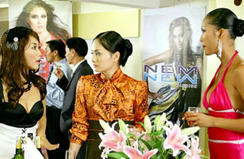 Thừa trang phục thiếu thẩm mỹ