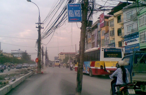 Nghênh ngang cột điện