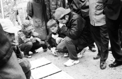 Xóm cờ bạc ở Khe Tử 