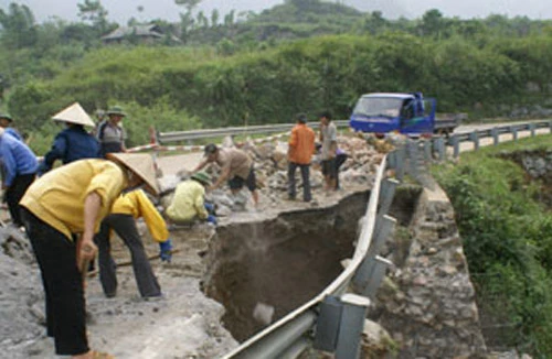 Ô tô sẽ chịu 3 lần phí?