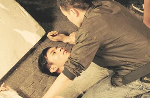 Không ngại khóc, chỉ ngại… hôn