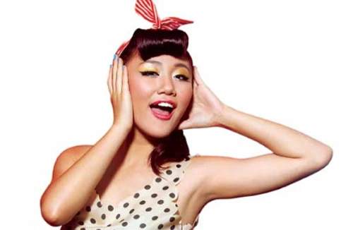 Văn Mai Hương tung bài “đinh”