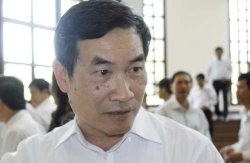 Ai cũng thấy có “vấn đề”, nhưng…