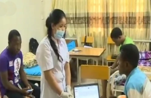 Giám sát 4 người từ vùng dịch Ebola đến Việt Nam