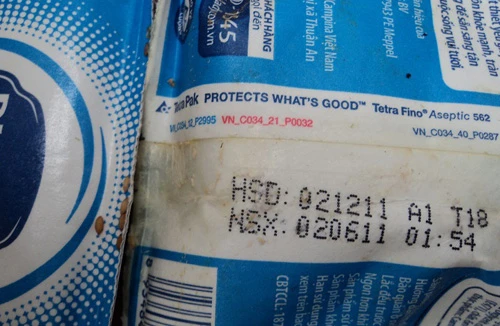 Hàng cứu trợ của sữa Dutch Lady bị hỏng bốc mùi