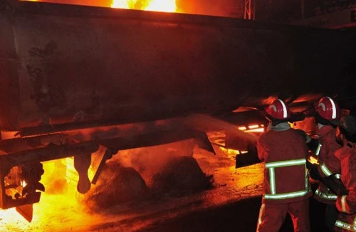 34 xe chở dầu của NATO bị cháy rụi