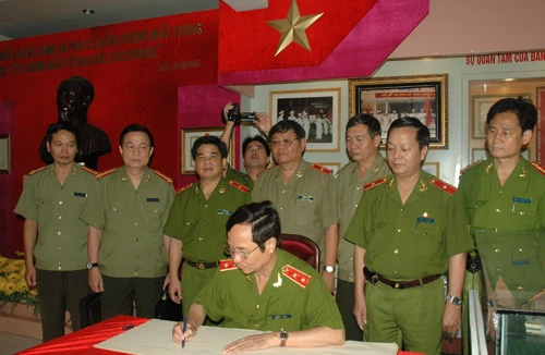 Ghi đậm những dấu son