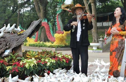 Buôn chuyện “lề phố” 