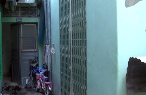 Mở cổng trái phép còn hành hung hàng xóm