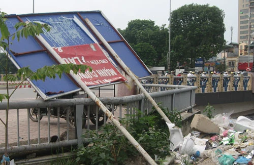 Nhếch nhác biển báo bảo vệ môi trường