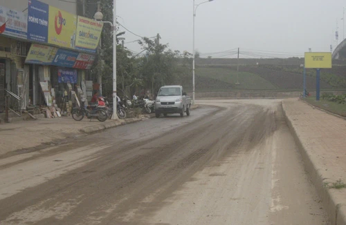  “Bão bụi” gầm cầu Vĩnh Tuy