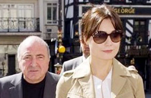 Bê bối chính trị và tình ái của một tỷ phú người Nga 