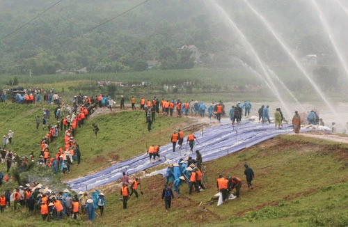 Diễn tập ứng cứu sự cố đập và sơ tán dân vùng hạ du 