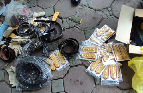 11 cửa hàng kinh doanh trái phép quân trang quân đội, công an