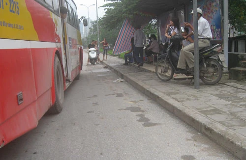 Chiếm dụng nhà chờ xe buýt