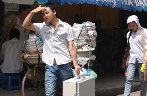 Sinh viên chóng mặt với chi phí hàng tháng