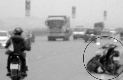 Đinh “lạ” trên cầu Vĩnh Tuy 