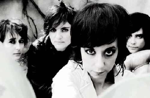 4 cô gái mãnh liệt với… rock