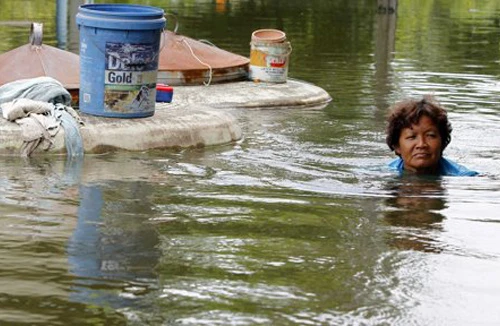 Bangkok gồng mình chống lũ