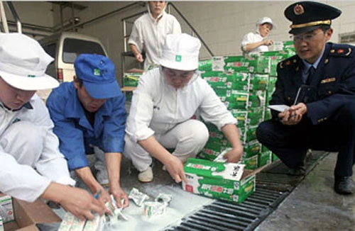 Bắt 2.000 đối tượng vi phạm an toàn thực phẩm