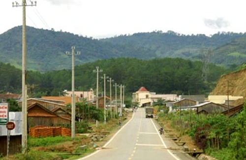 Giữa hai dòng nước