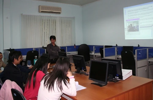 Học tiếng Anh trong nhà trường: Cả một sự phí phạm