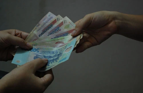 Những khoản thu đầu năm học mới: Tự nguyện hay biến tướng?