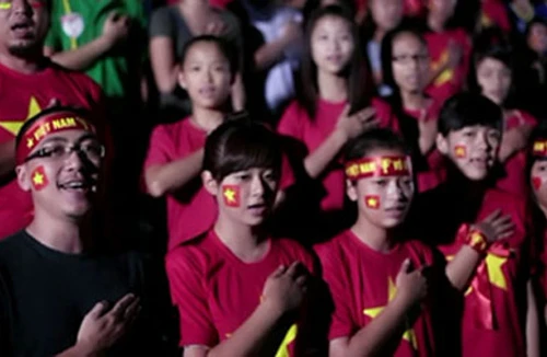 Hãy đưa tay lên trái tim mình và hát