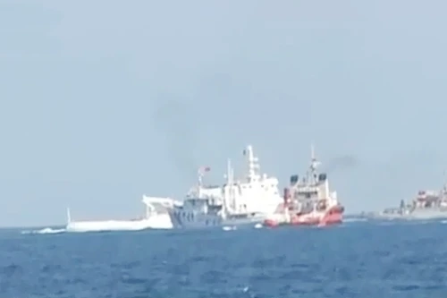 Tàu Kiểm ngư Việt Nam liên tục bị tấn công