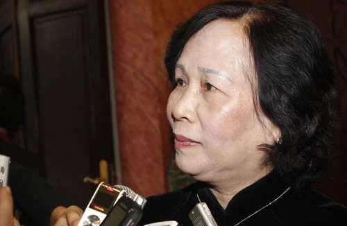 Thua lỗ vẫn trả lương cao?