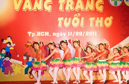 Sẻ chia tình cảm với bệnh nhi nghèo